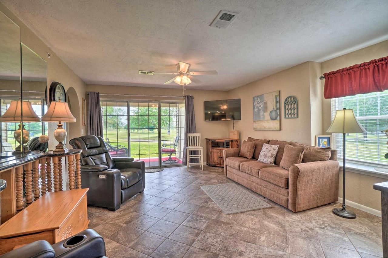 Branson Resort Condo With Scenic Patio And Pool Access ภายนอก รูปภาพ